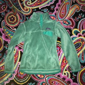 Green Patagonia pullover